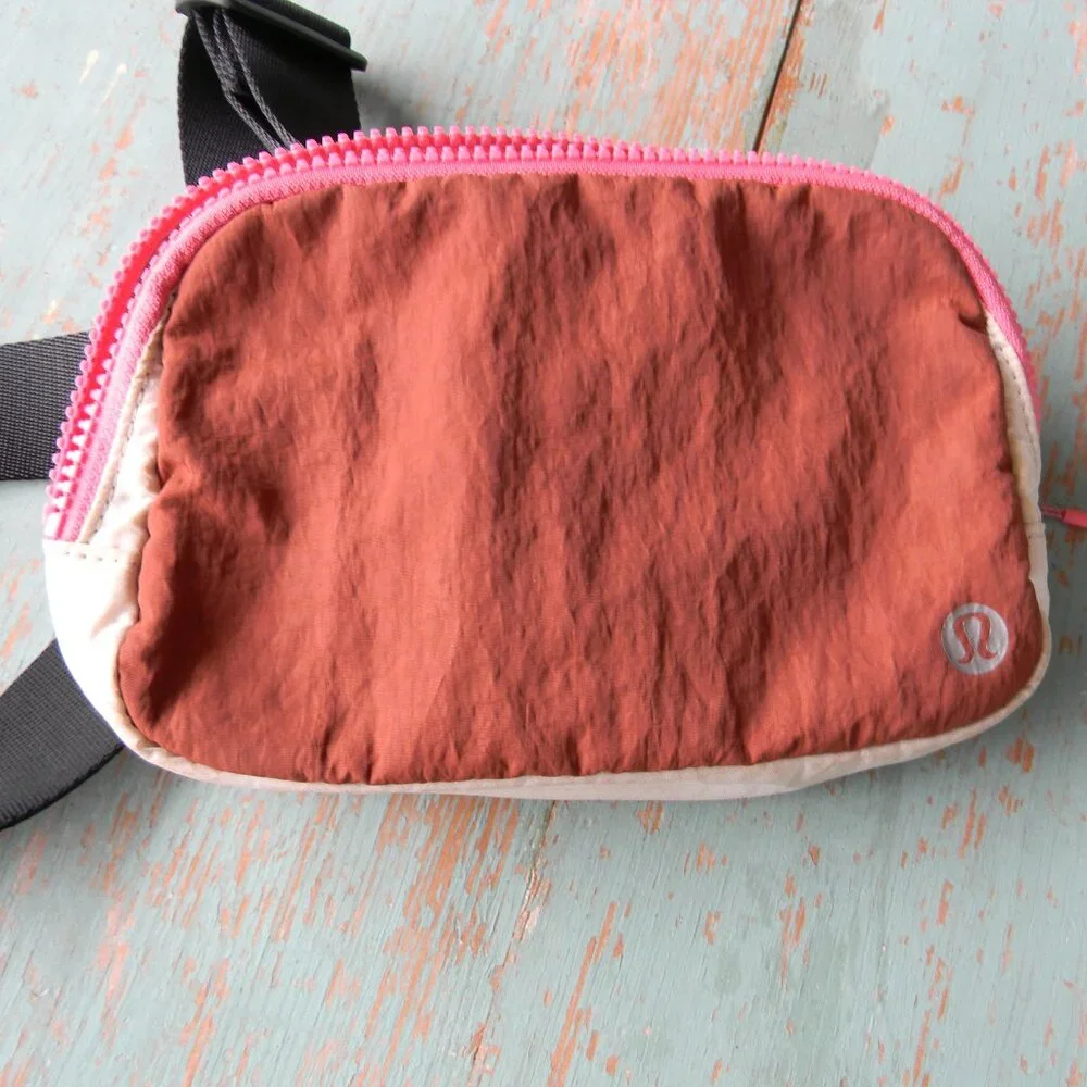 Lululemon Everywhere Belt Bag TERRACOTTA/BEIGE COLORBLOCK - Picture 1 of 9